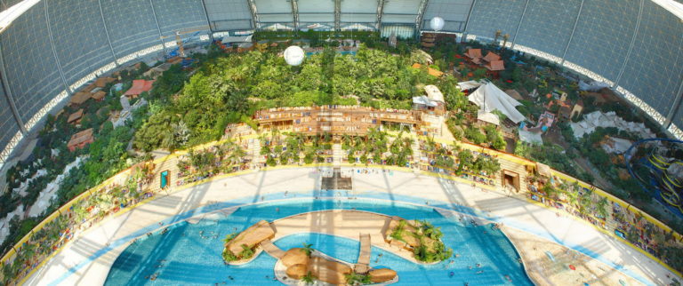 A világ legnagyobb trópusi esőerdeje egy ex-szovjet hangárban