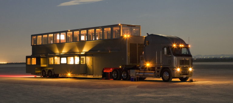 Két pasi meg egy kicsi lakóbusz