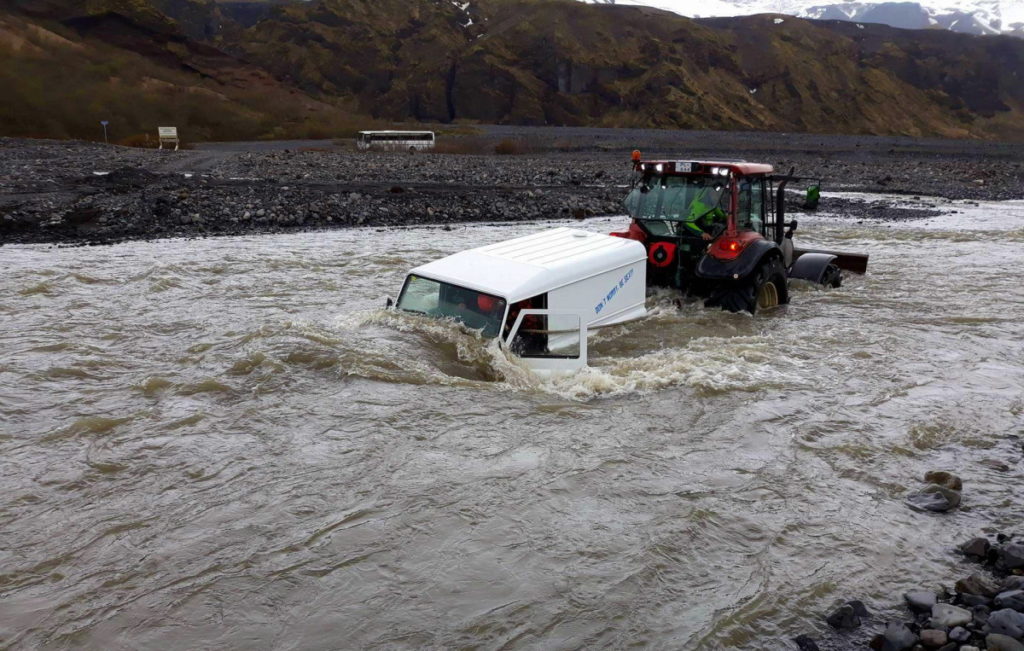 folyón átkelés izalndon