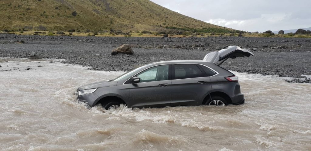 folyón átkelés izalndon