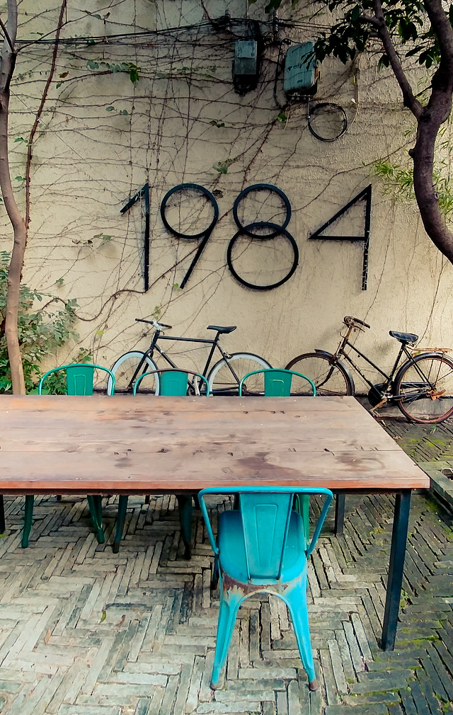 1984 könyvesbolt kávézó café Sanghaj