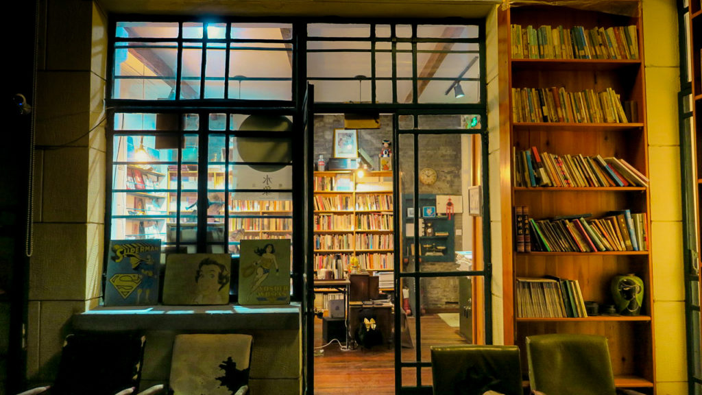 1984 könyvesbolt kávézó café Sanghaj