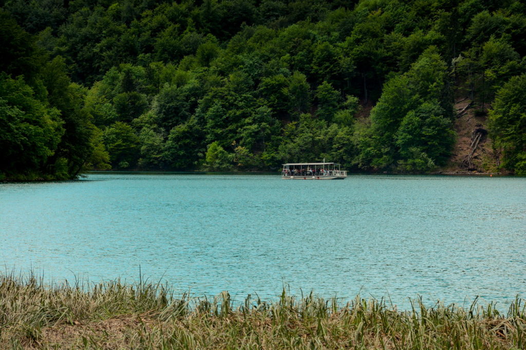 Plitvicei tavak Kozjak tó hajó